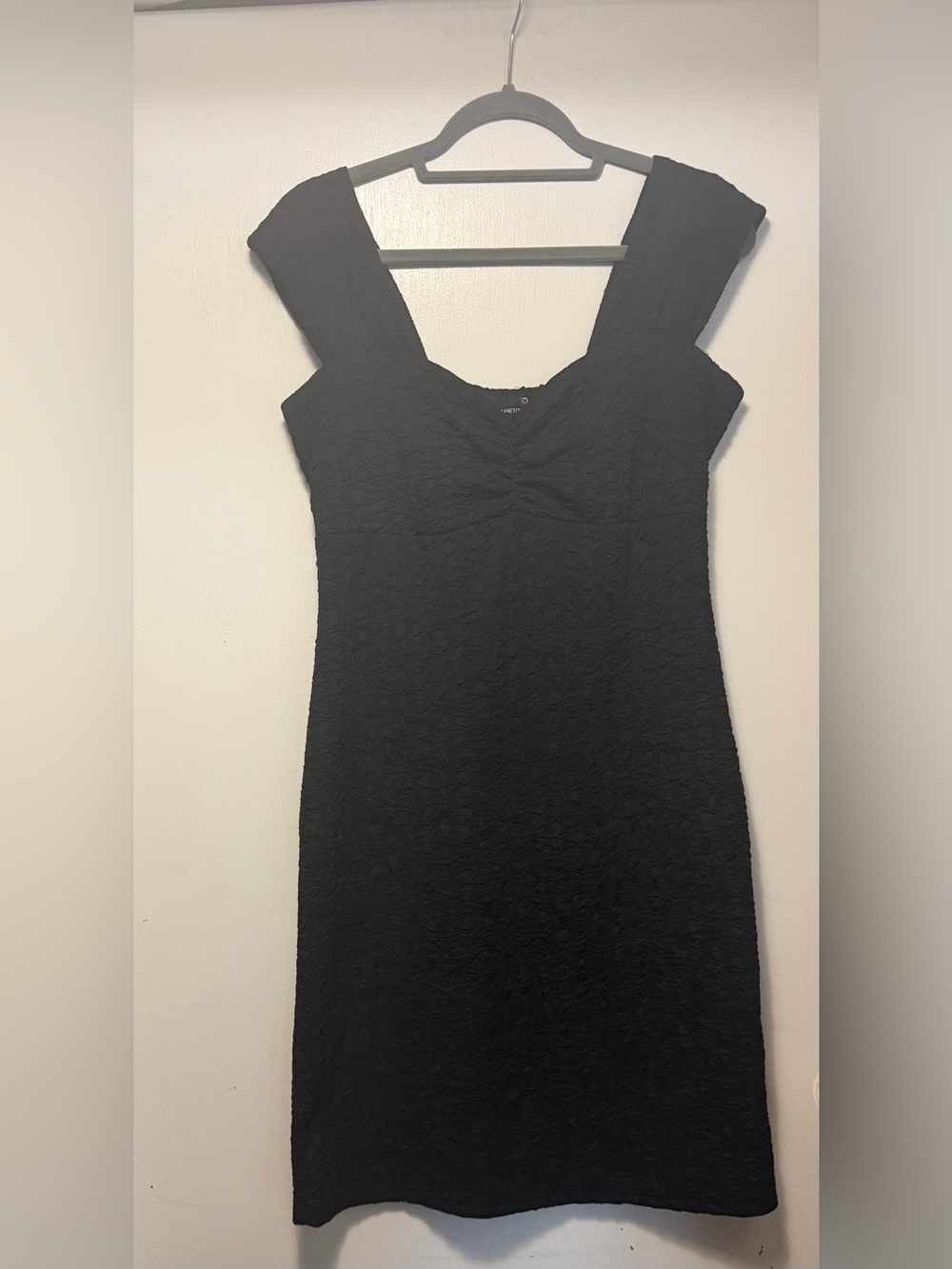 Black Cap-Sleeve Midi Dress - Timeless Evening Style Classic LBD